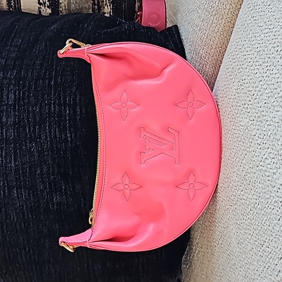 New w/o tag LV Coussin Over The Moon. - Picture 3 of 7